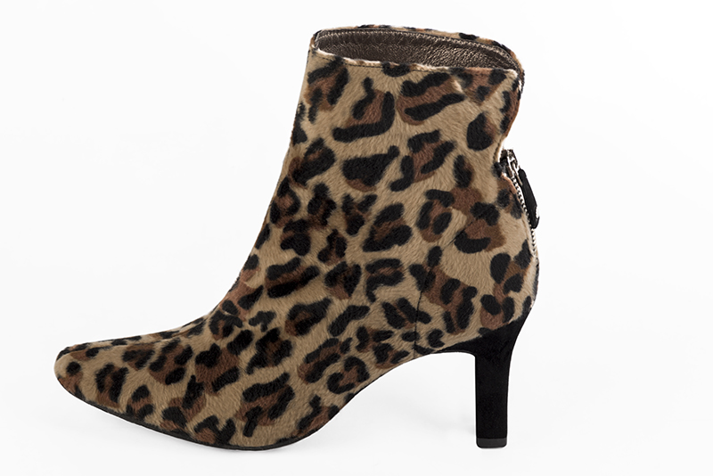 Safari black women's ankle boots with a zip at the back. Round toe. High kitten heels. Profile view - Florence KOOIJMAN